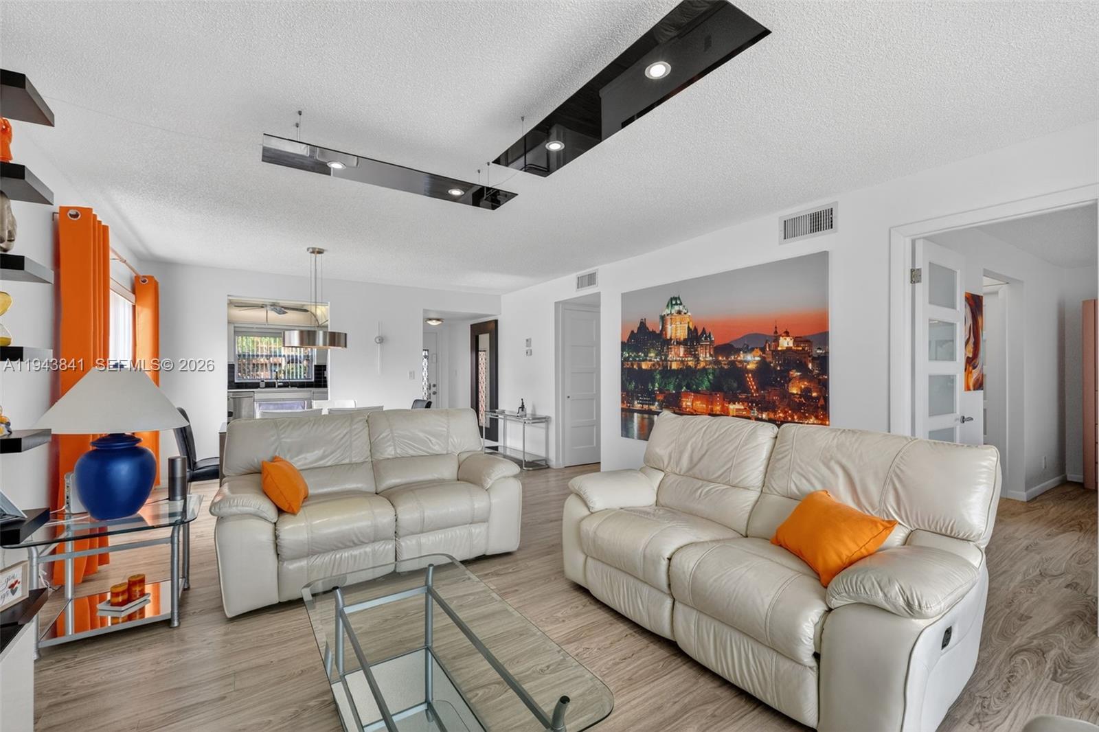 9481 Sunrise Lakes Boulevard 210 Property Photo 6