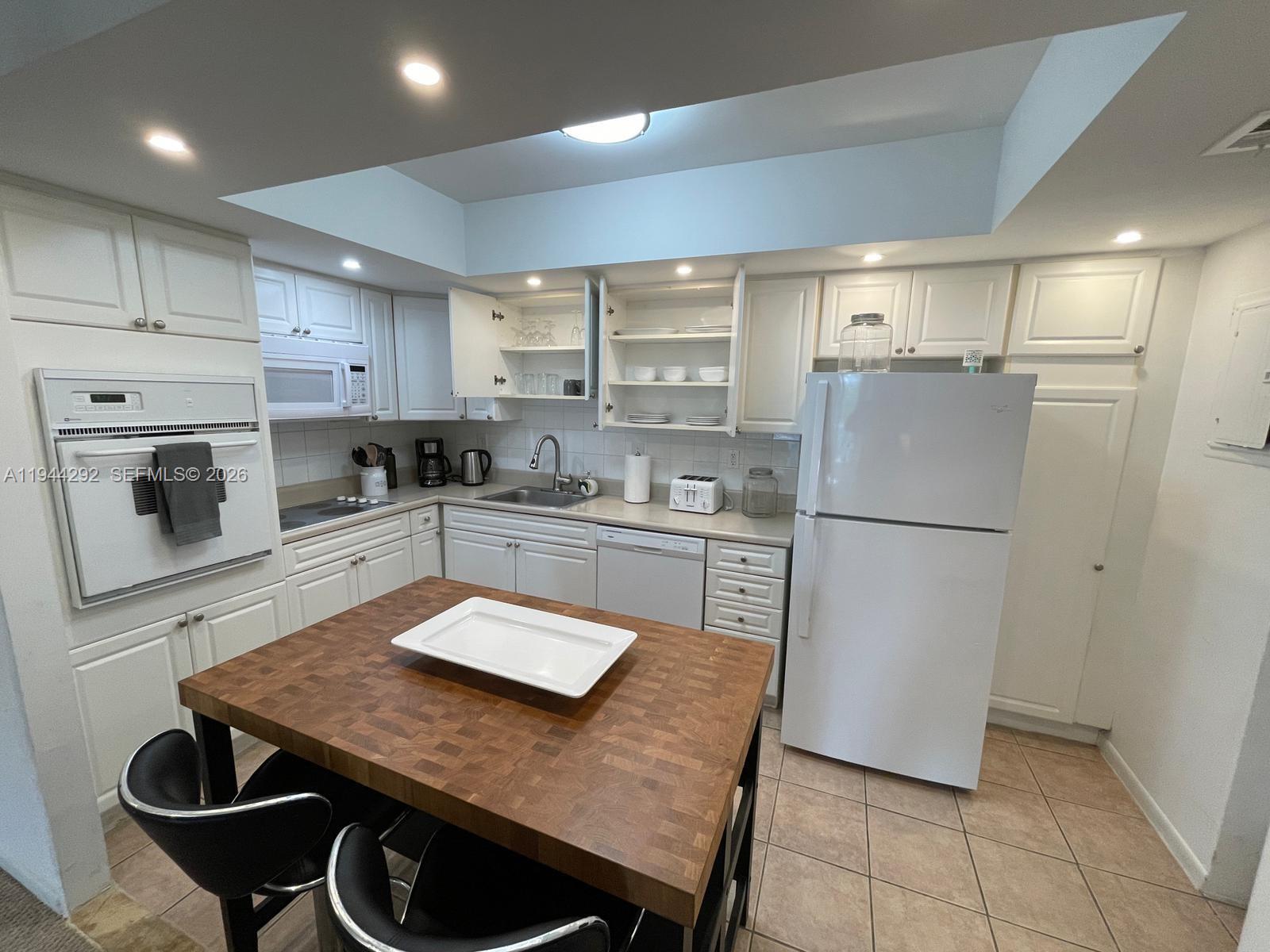 19370 Collins Avenue 222 Property Photo 4