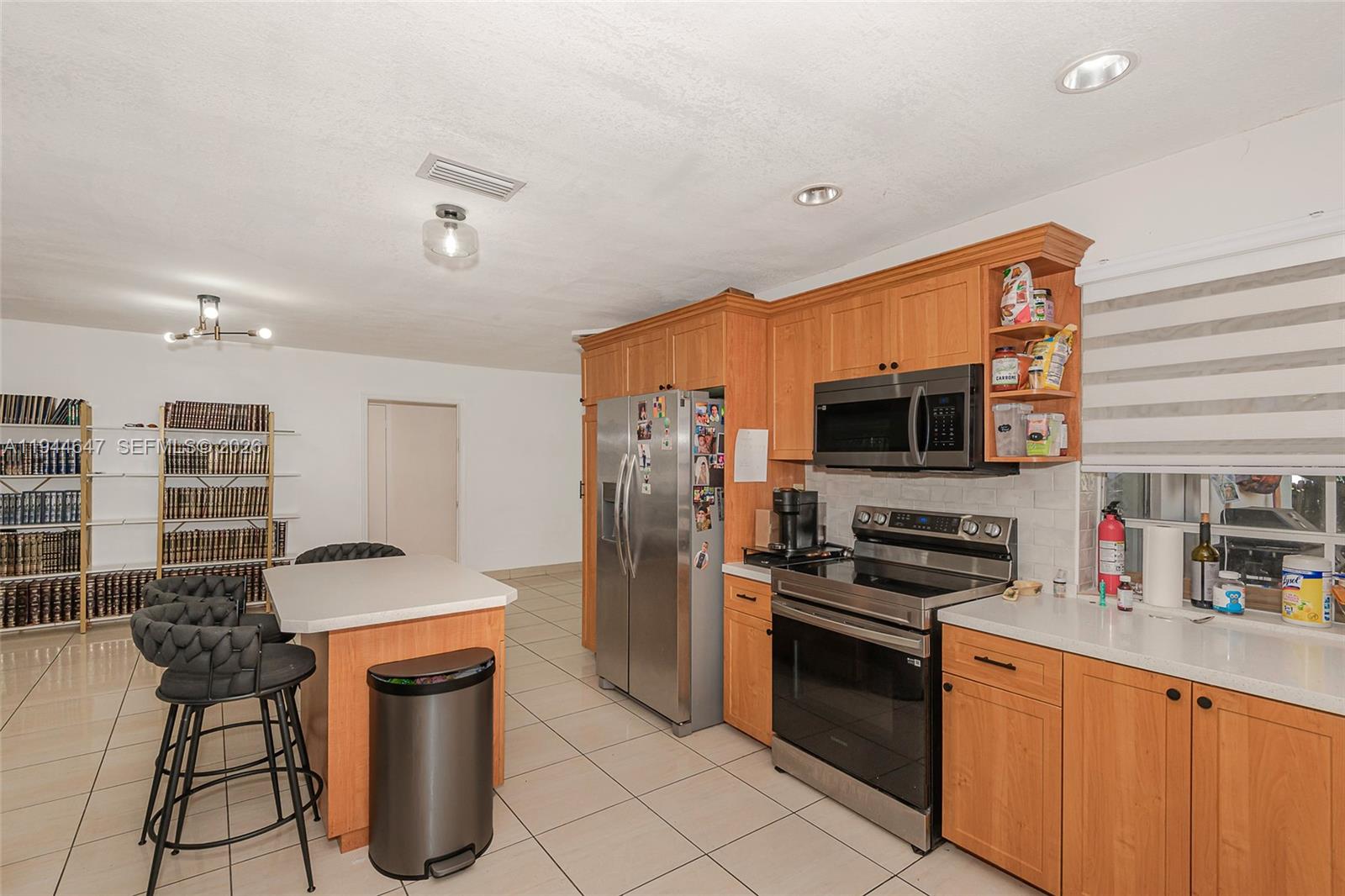 8950 Harding Avenue Property Photo 9
