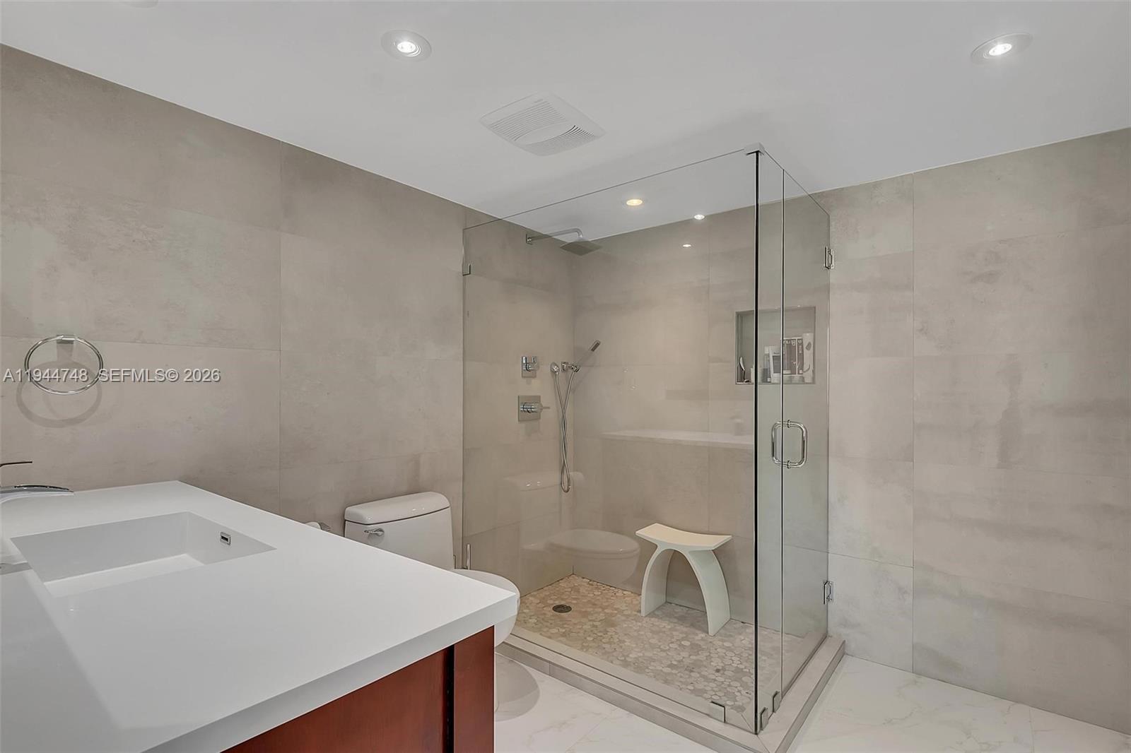 2301 Collins Avenue 810 Property Photo 16