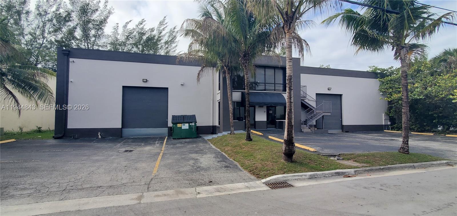 2100 Nw 93rd Avenue Property Photo 8