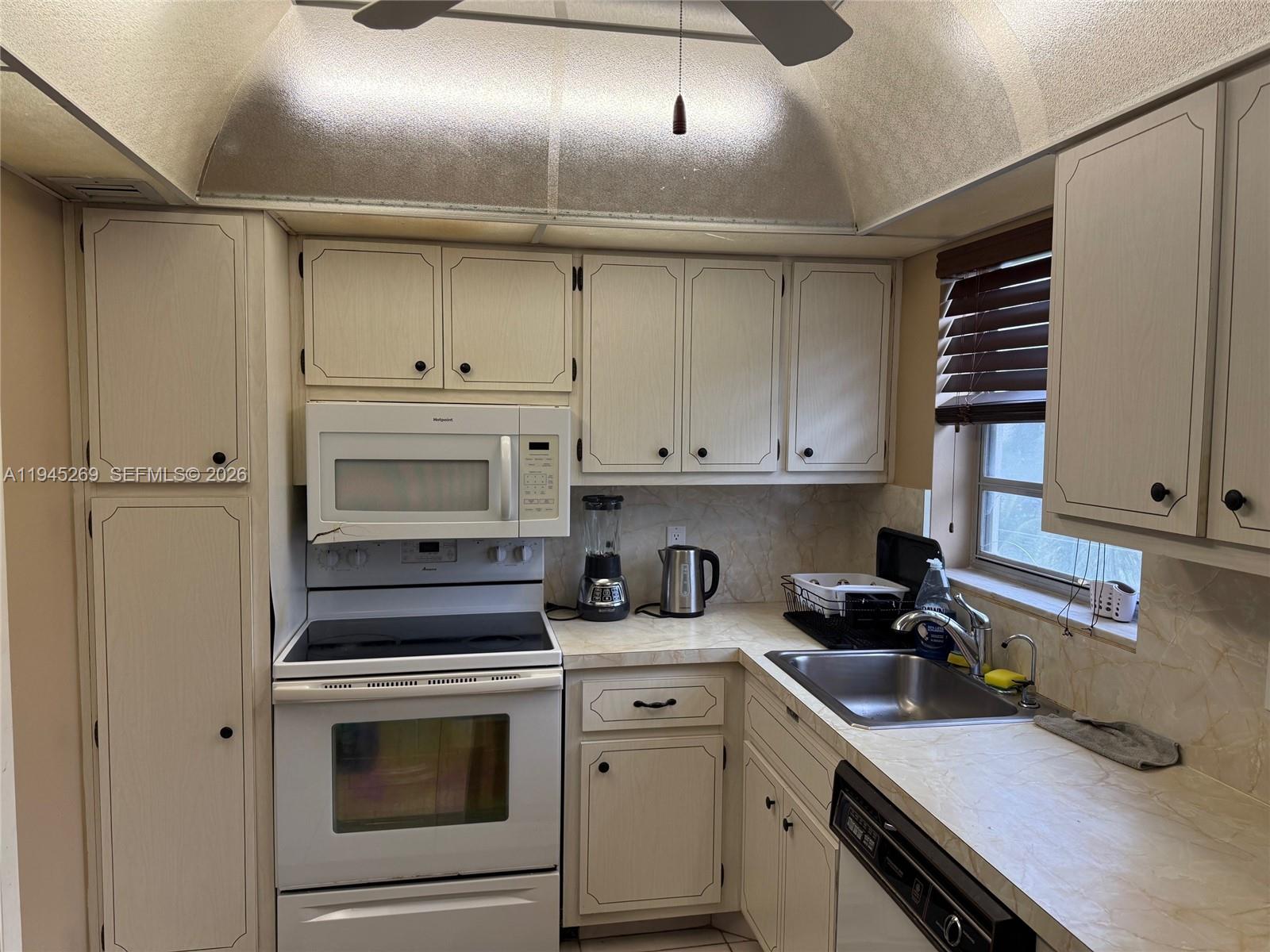 A11945269 Property Photo 29