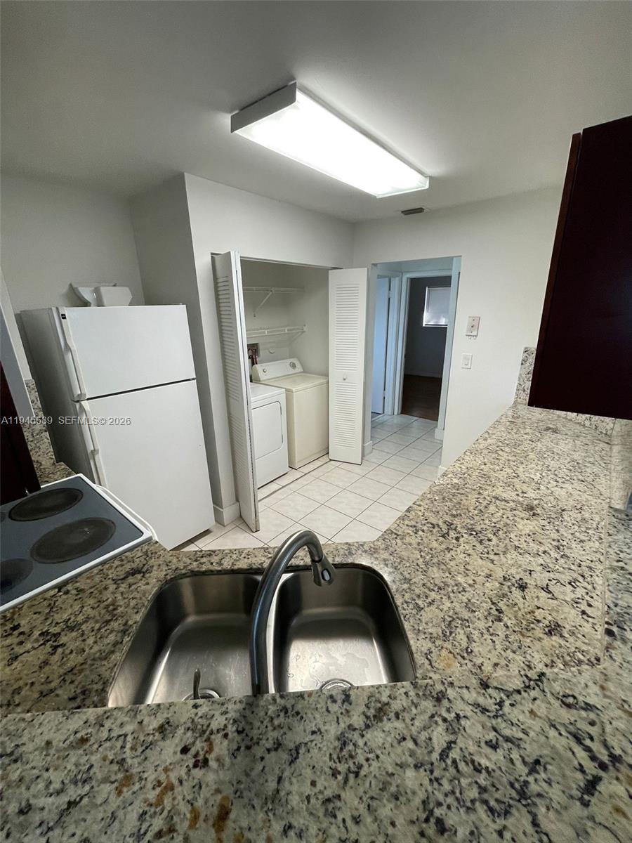3457 Nw 44th Street 104 Property Photo 4