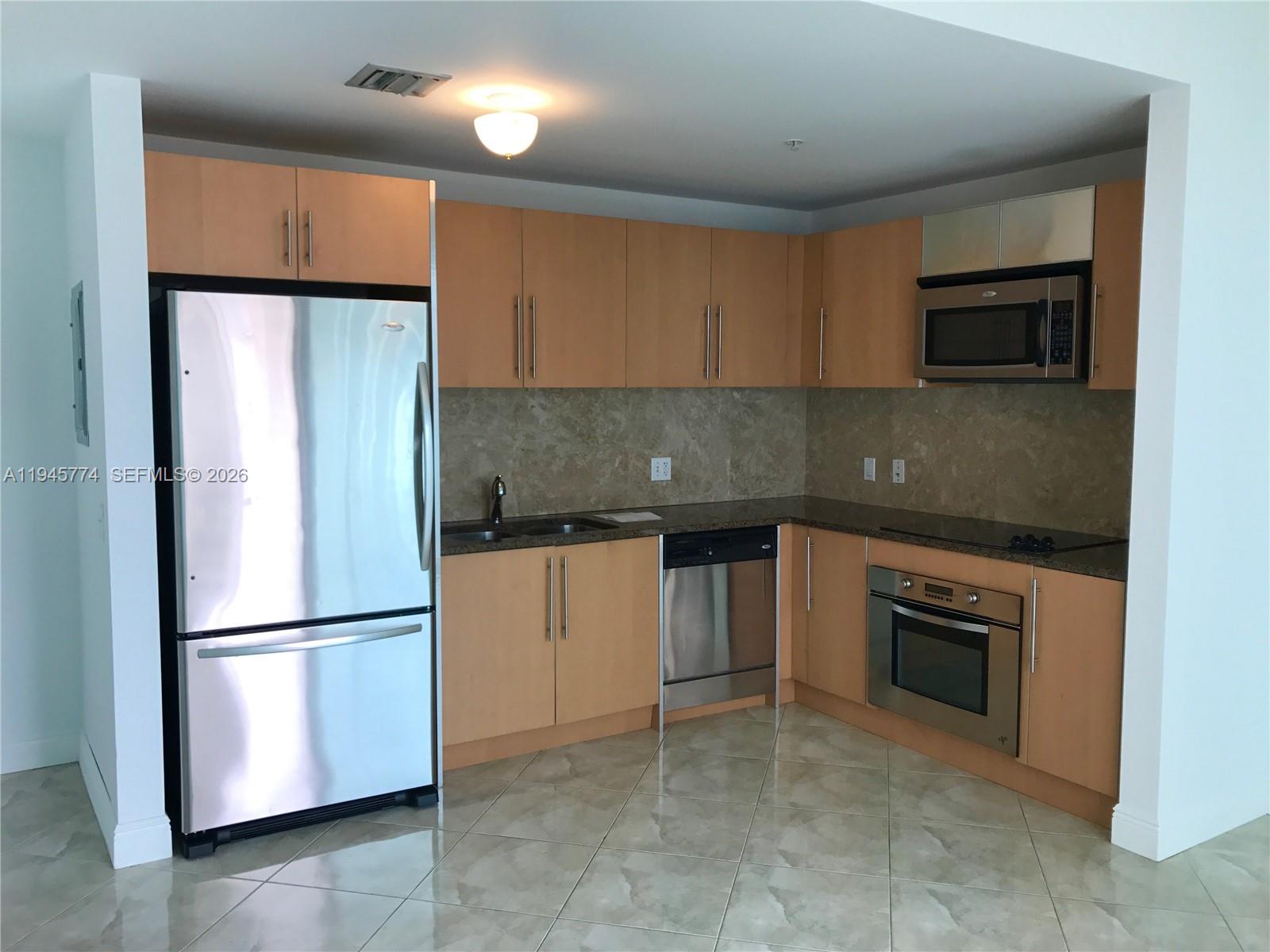 300 S Biscayne Boulevard T-1803 Property Photo 9