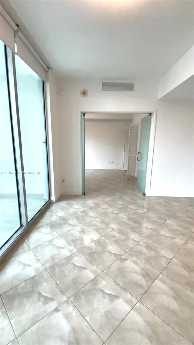 300 S Biscayne Boulevard T-1803 Property Photo 13