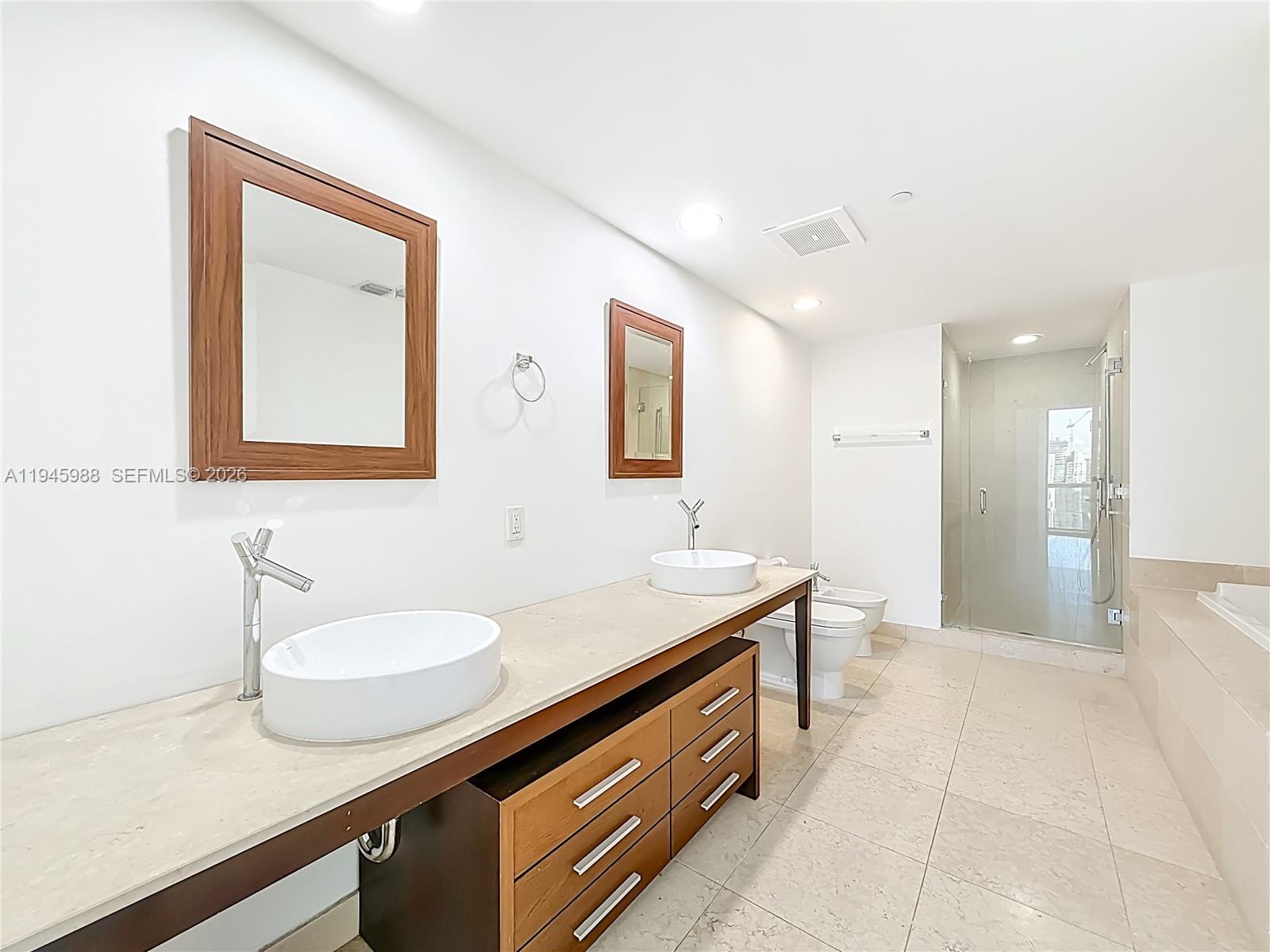 475 Brickell Avenue 4215 Property Photo 18