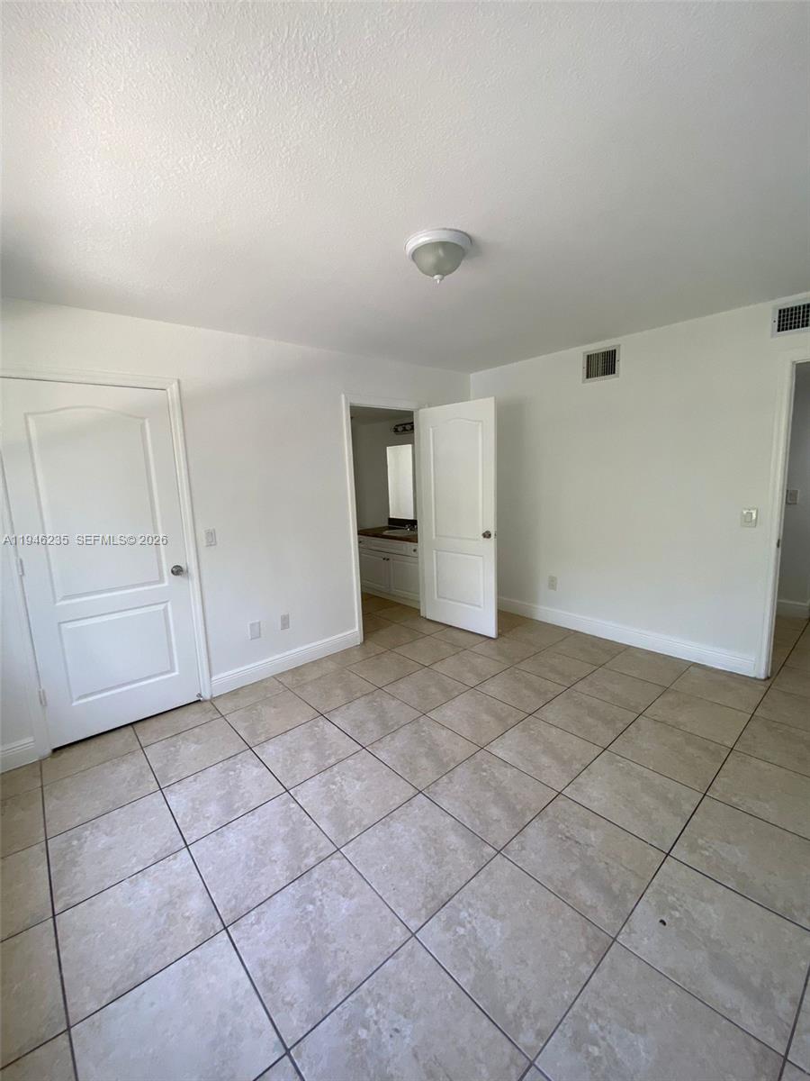 A11946235 Property Photo 4