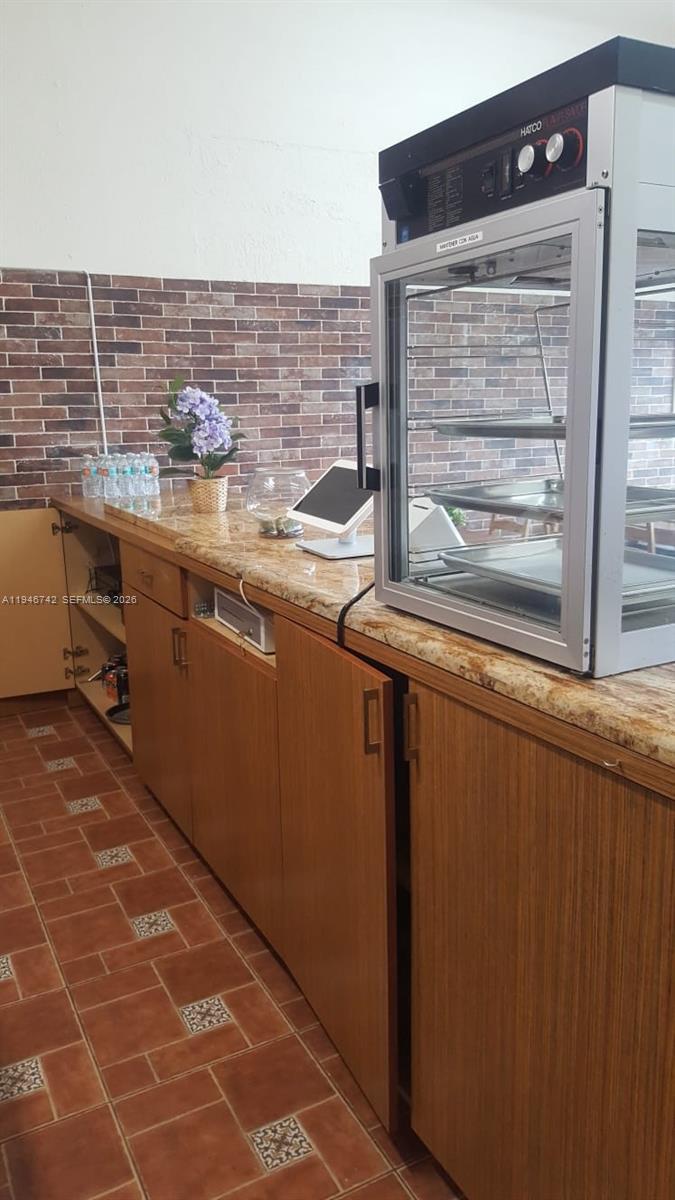 A11946742 Property Photo 6
