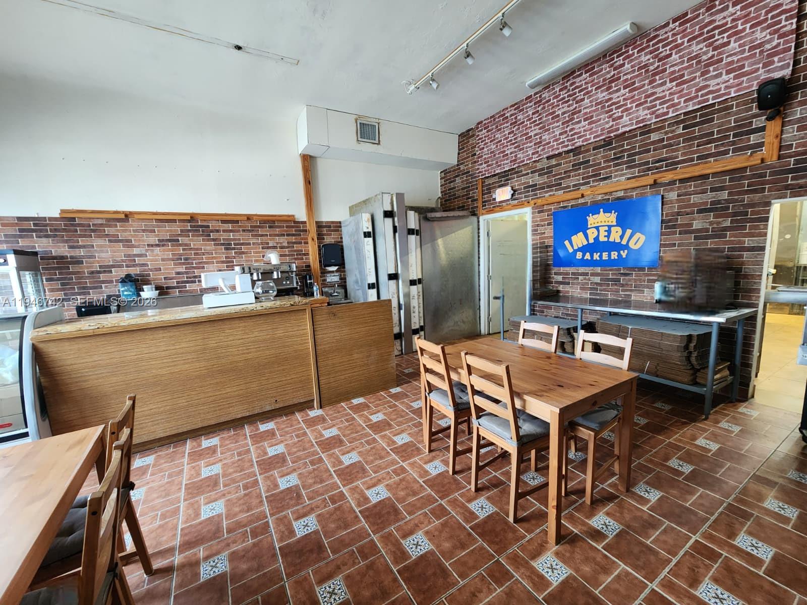 A11946742 Property Photo 10