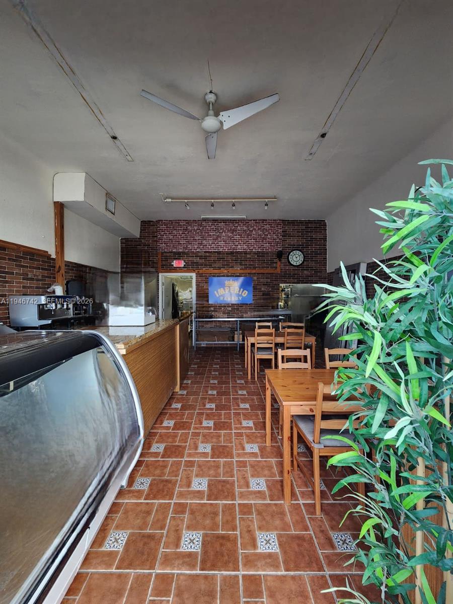 A11946742 Property Photo 12