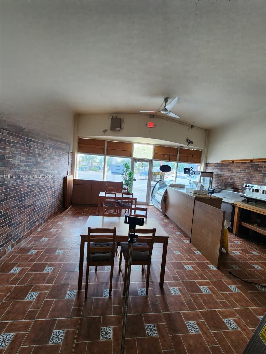 A11946742 Property Photo 17
