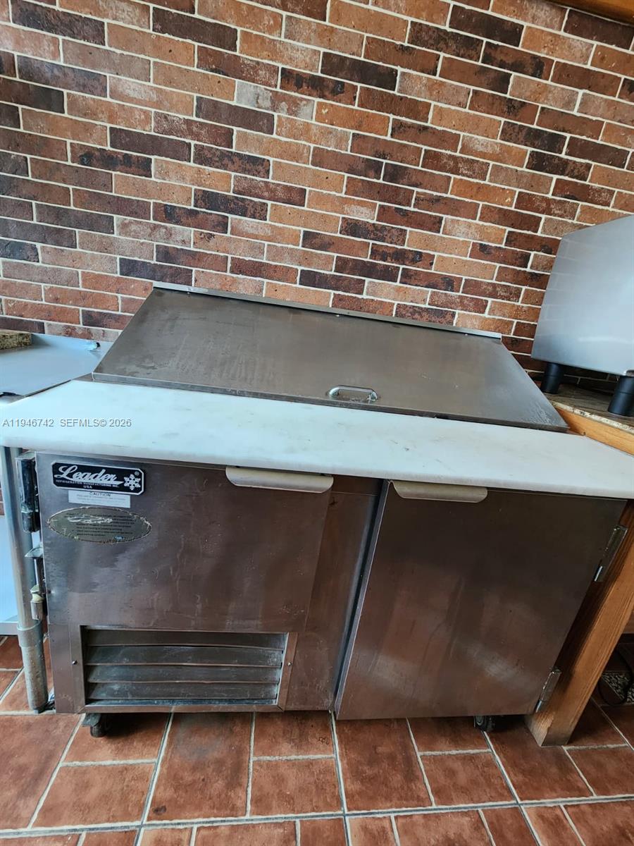 A11946742 Property Photo 39