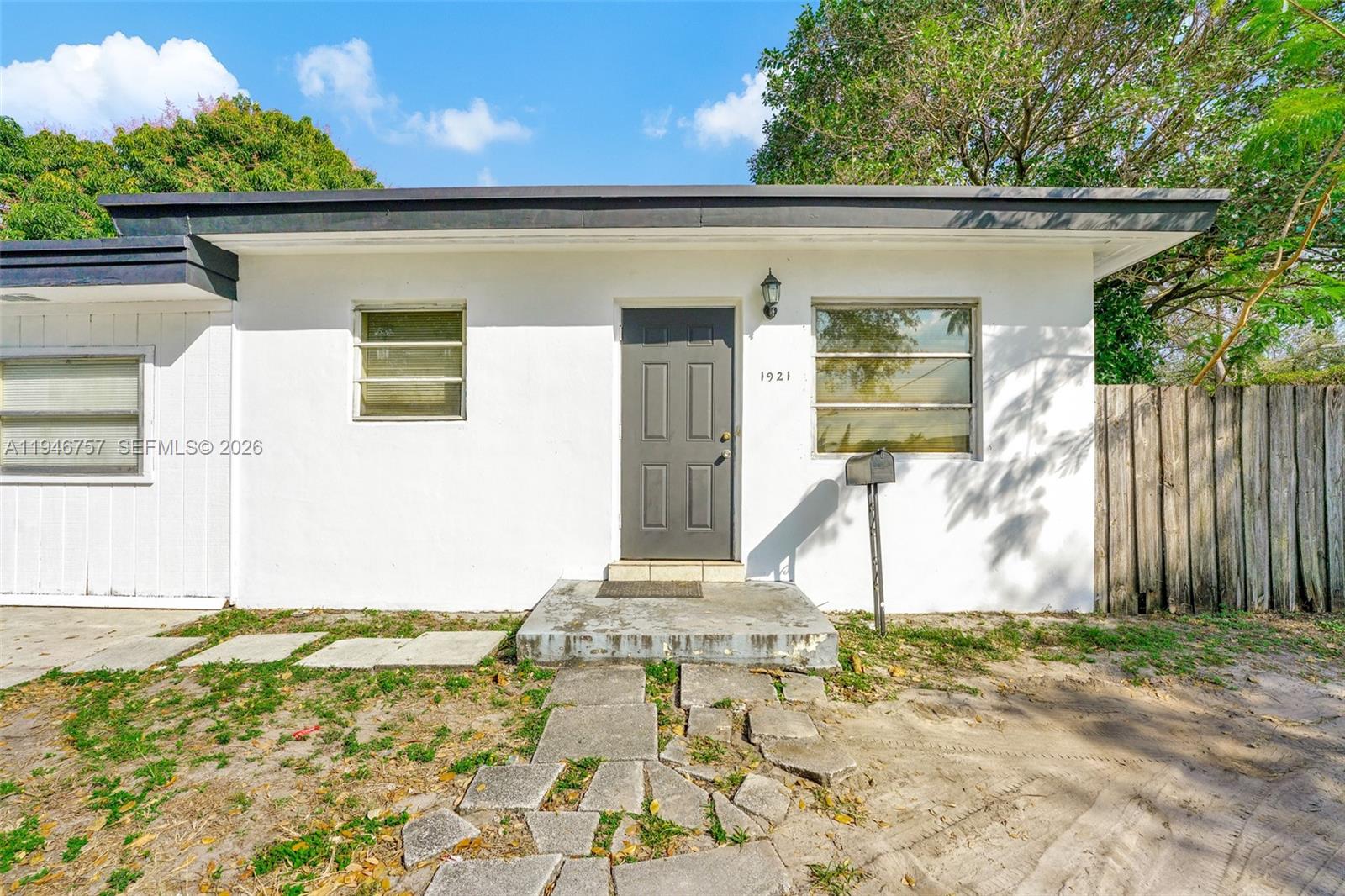2546 Coolidge Street Property Photo 1