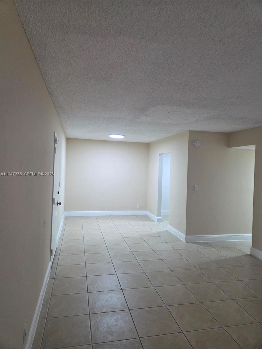 5221 Geneva Way 302 Property Photo 6