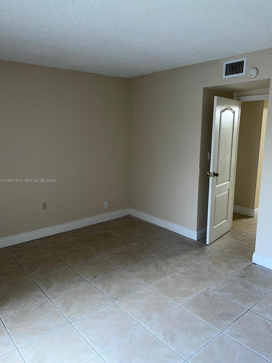 5221 Geneva Way 302 Property Photo 8