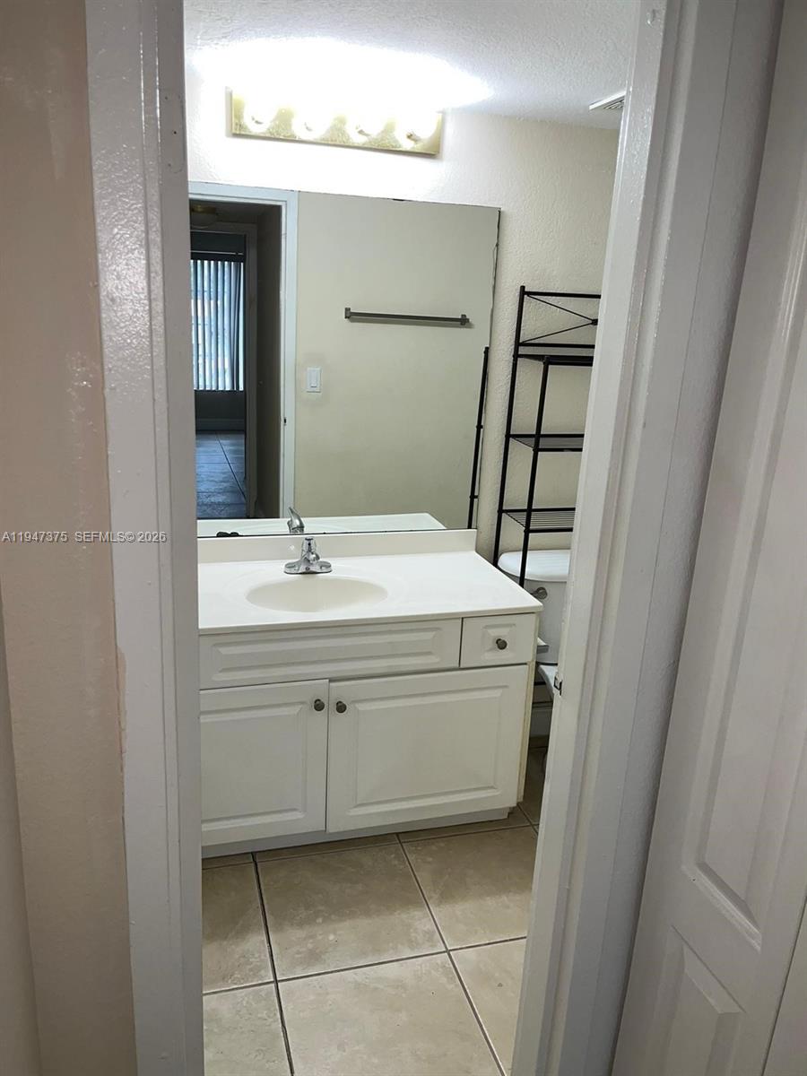 5221 Geneva Way 302 Property Photo 10