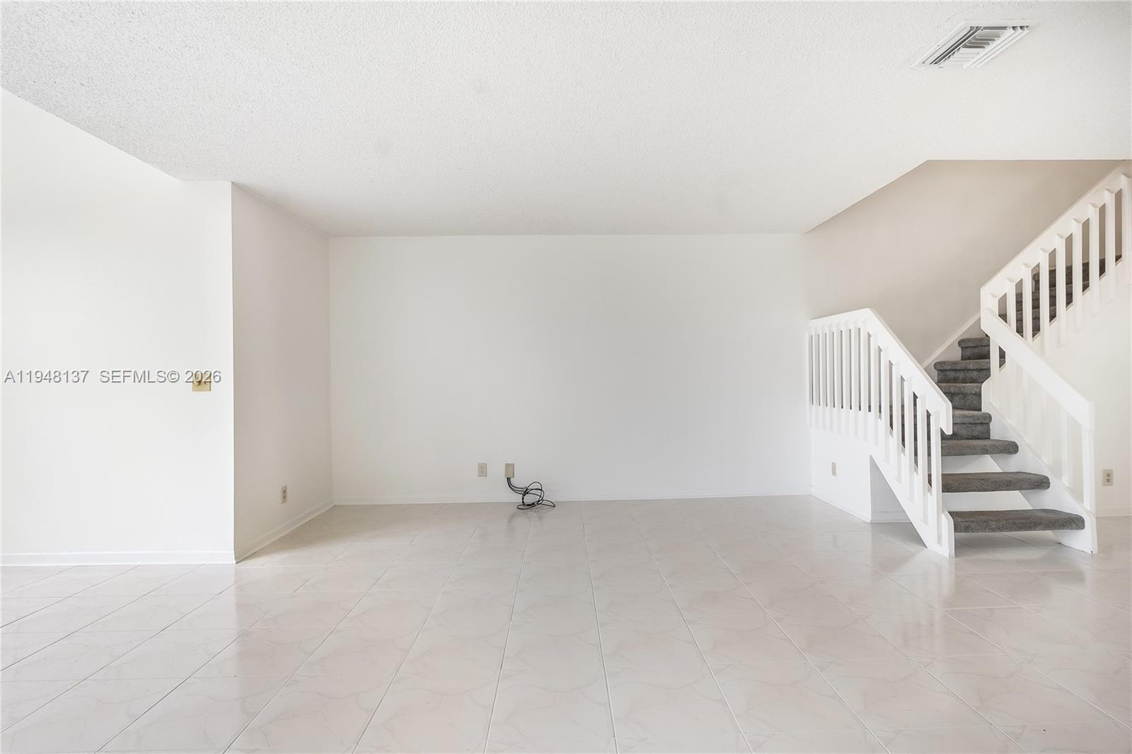 A11948137 Property Photo 16
