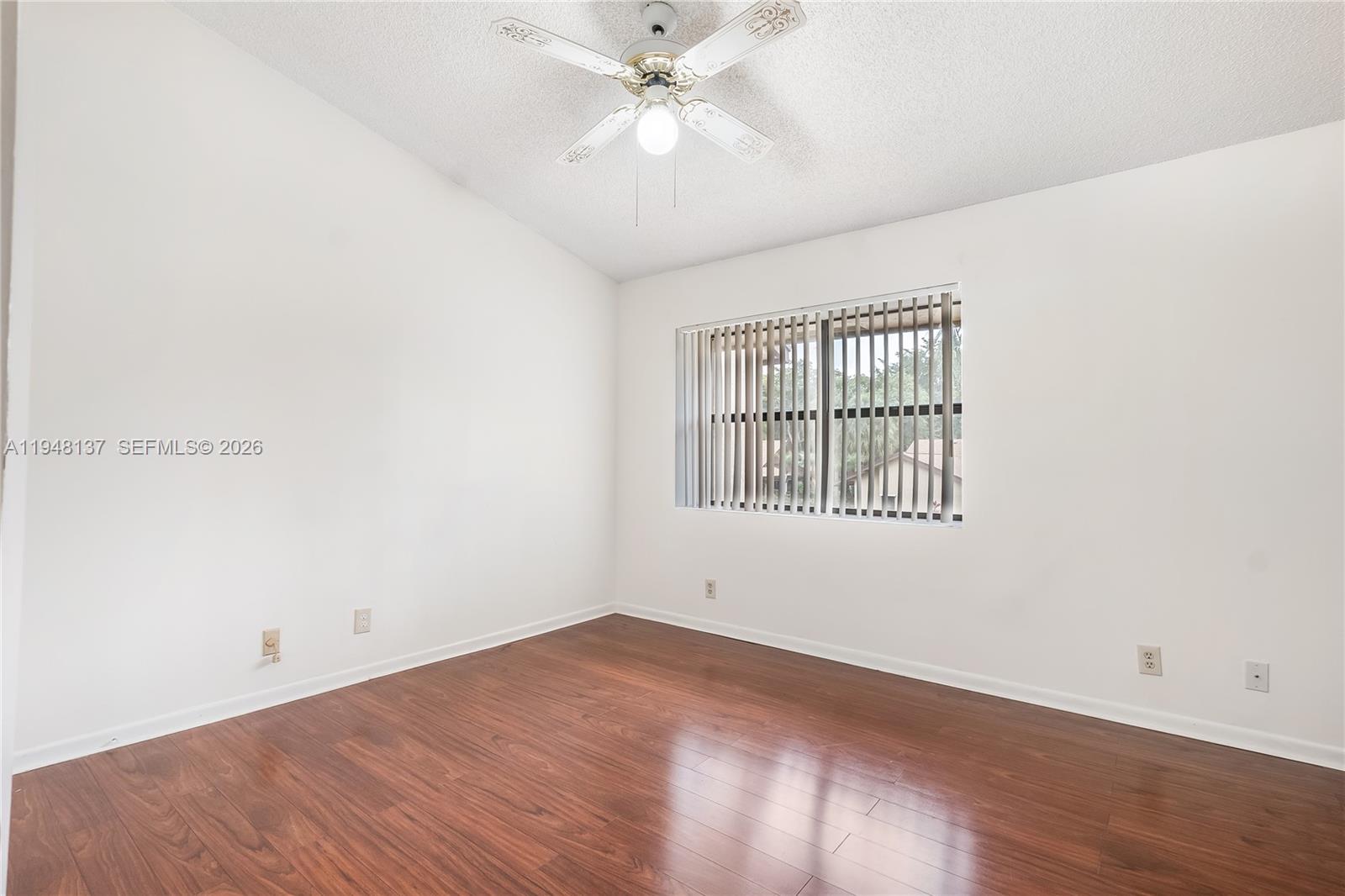A11948137 Property Photo 24