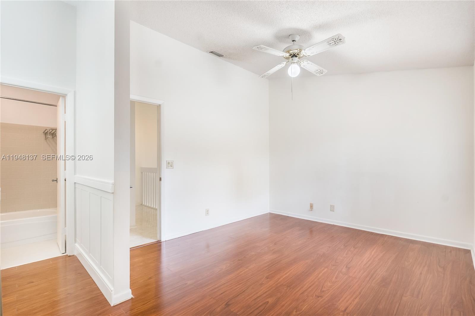 A11948137 Property Photo 25