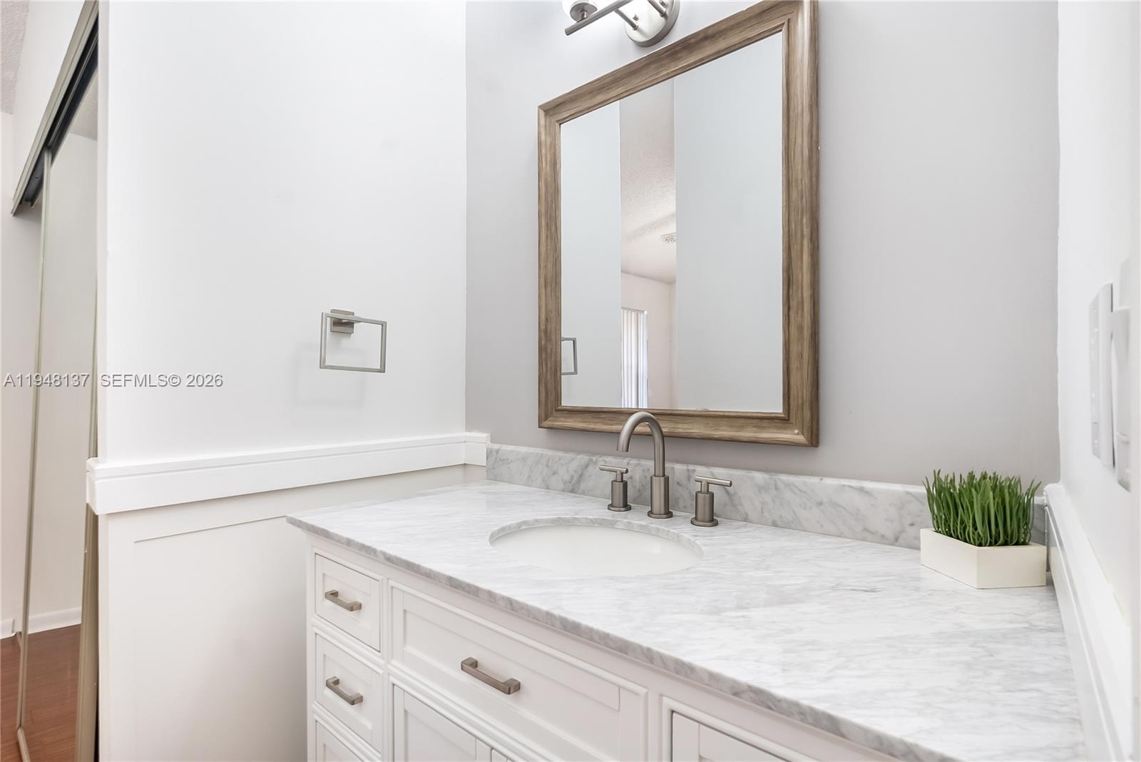 A11948137 Property Photo 28