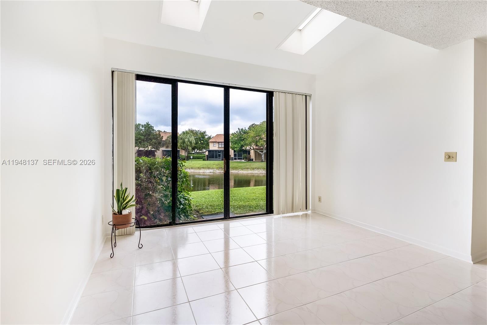 A11948137 Property Photo 37