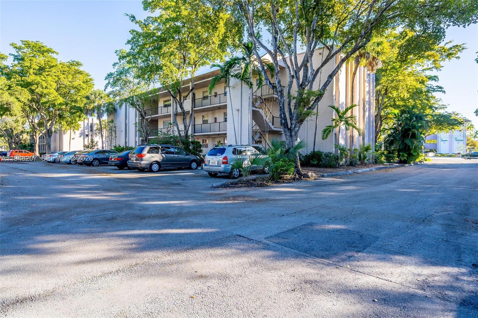 469 N Pine Island Road B302