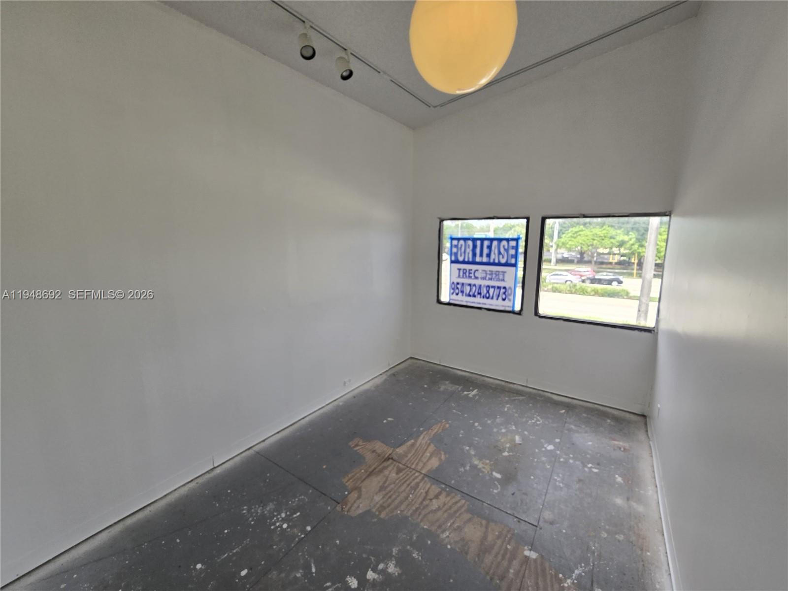 5800 N University Drive Unit A Property Photo 9