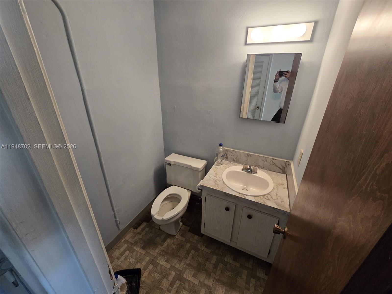1041 W Commercial Boulevard #101 Property Photo 8