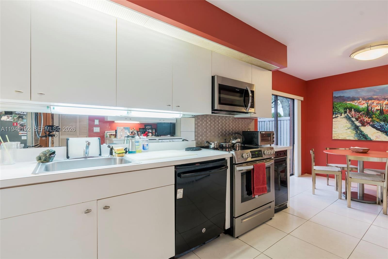 2 Eastgate Drive C Property Photo 14