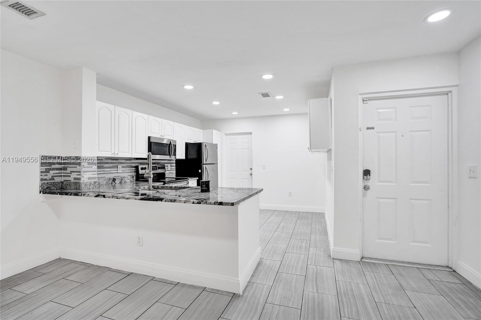 4183 Crystal Lake Drive Property Photo 5