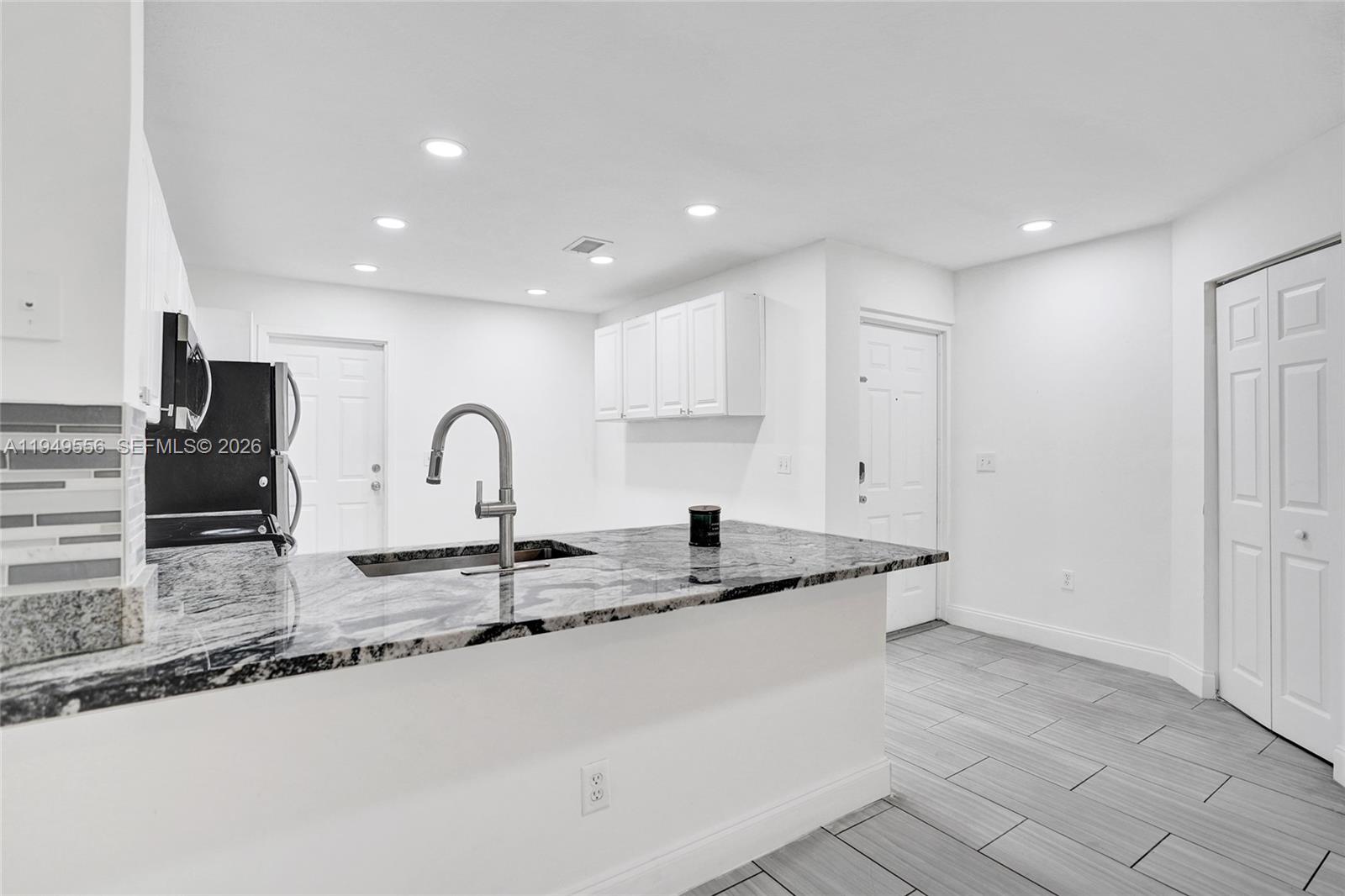 4183 Crystal Lake Drive Property Photo 6