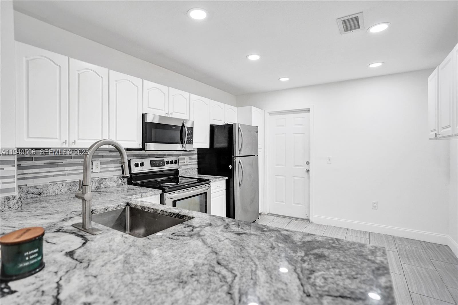 4183 Crystal Lake Drive Property Photo 10