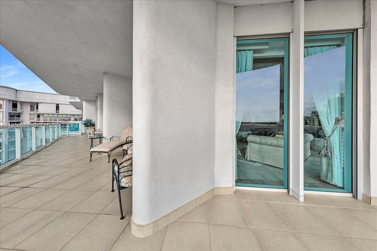 10101 Collins Avenue 16b Property Photo 27