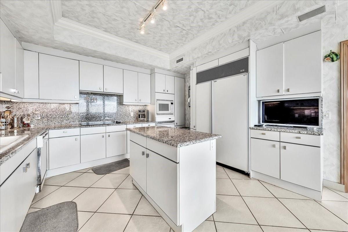 10101 Collins Avenue 16b Property Photo 45