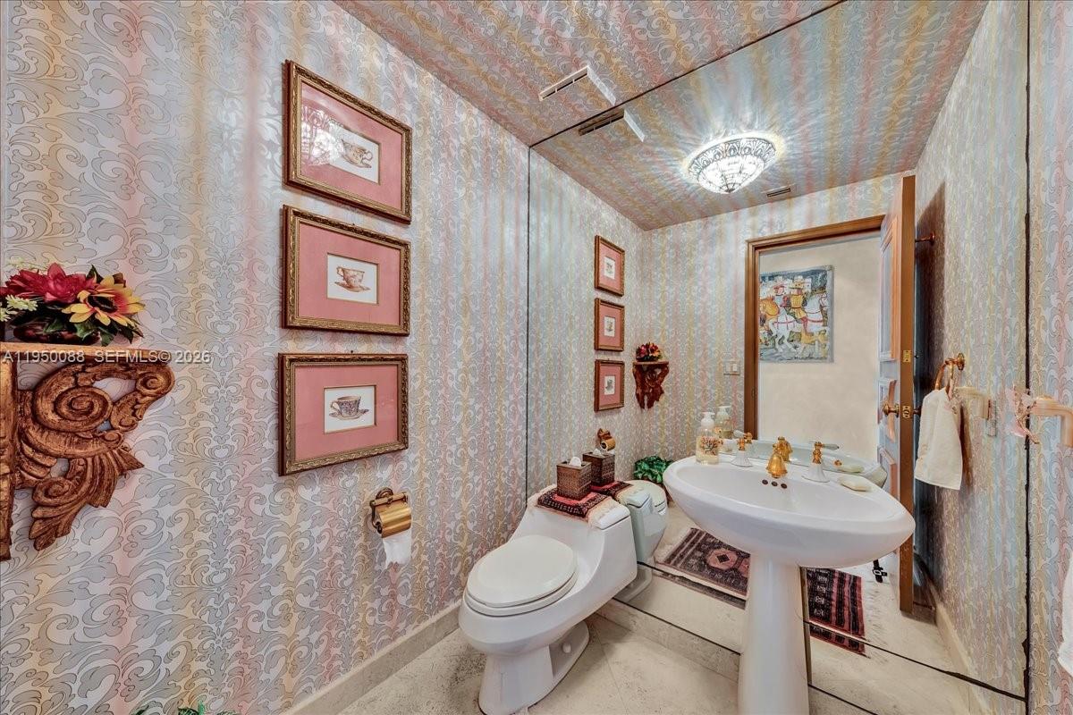 10101 Collins Avenue 16b Property Photo 47