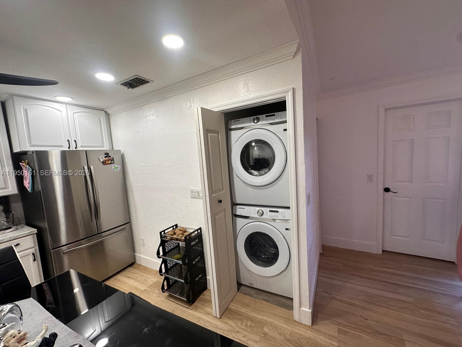 6370 Royal Woods Drive Property Photo 10