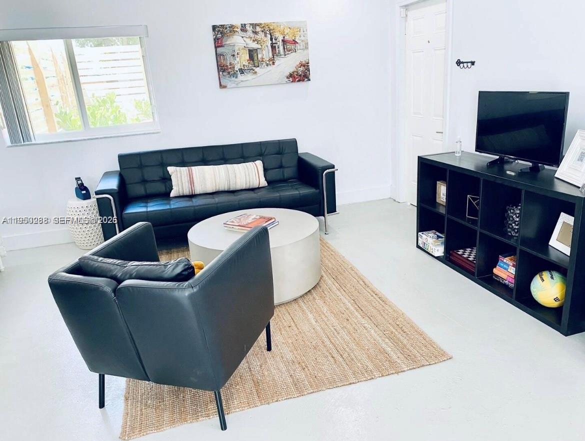 A11950288 Property Photo 3