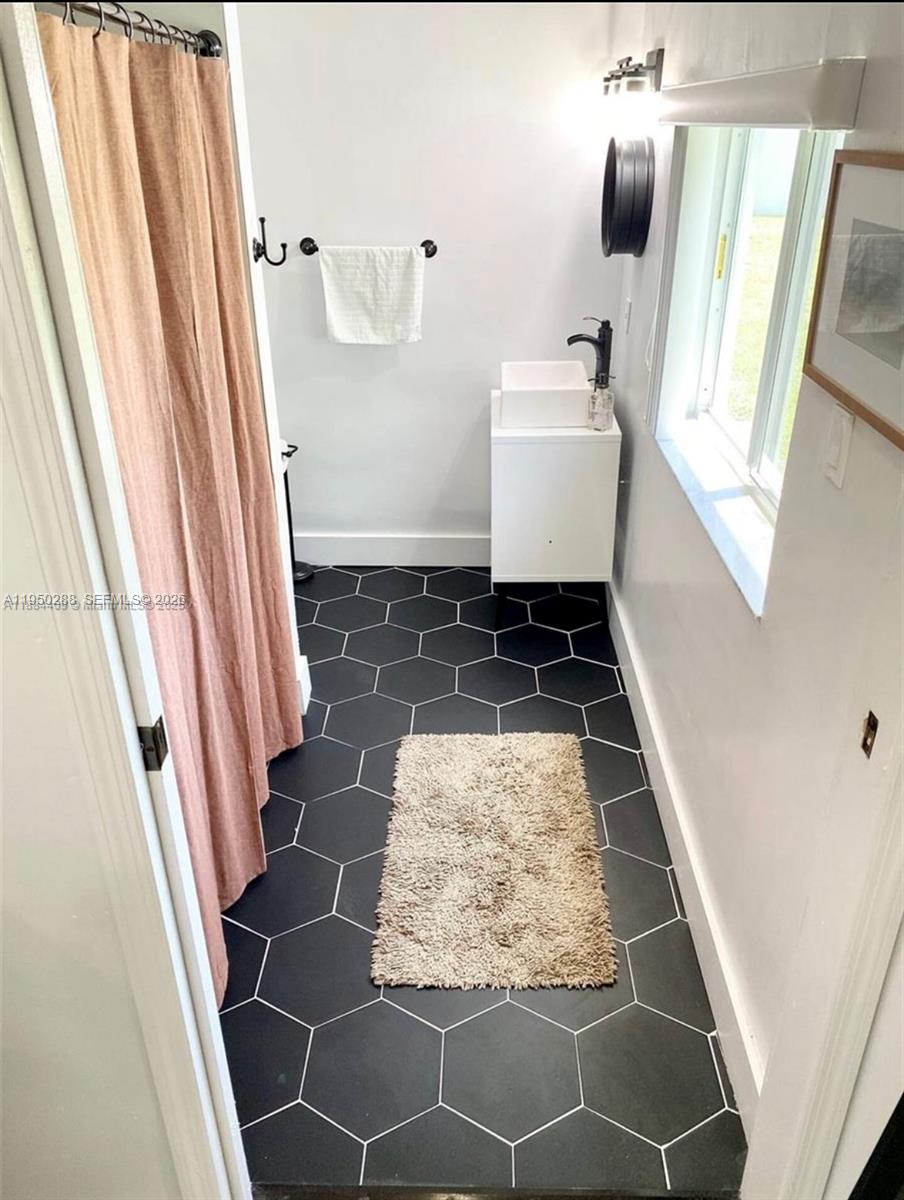 A11950288 Property Photo 8