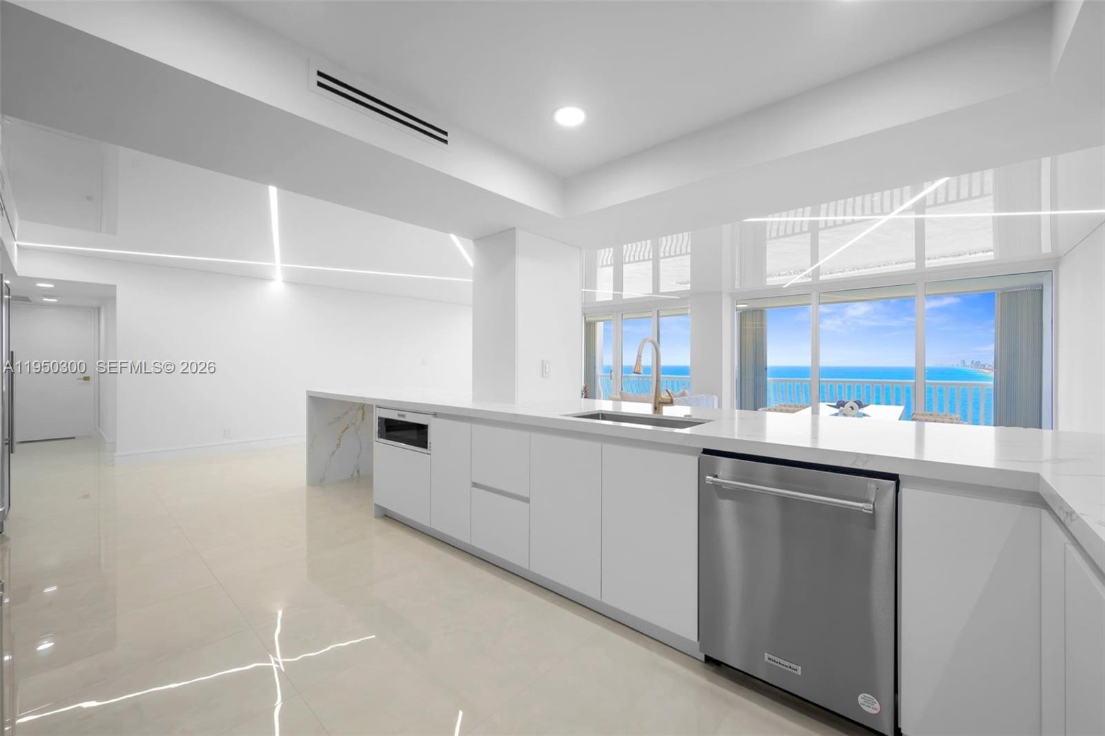2200 S Ocean Lane 2204 Property Photo 9