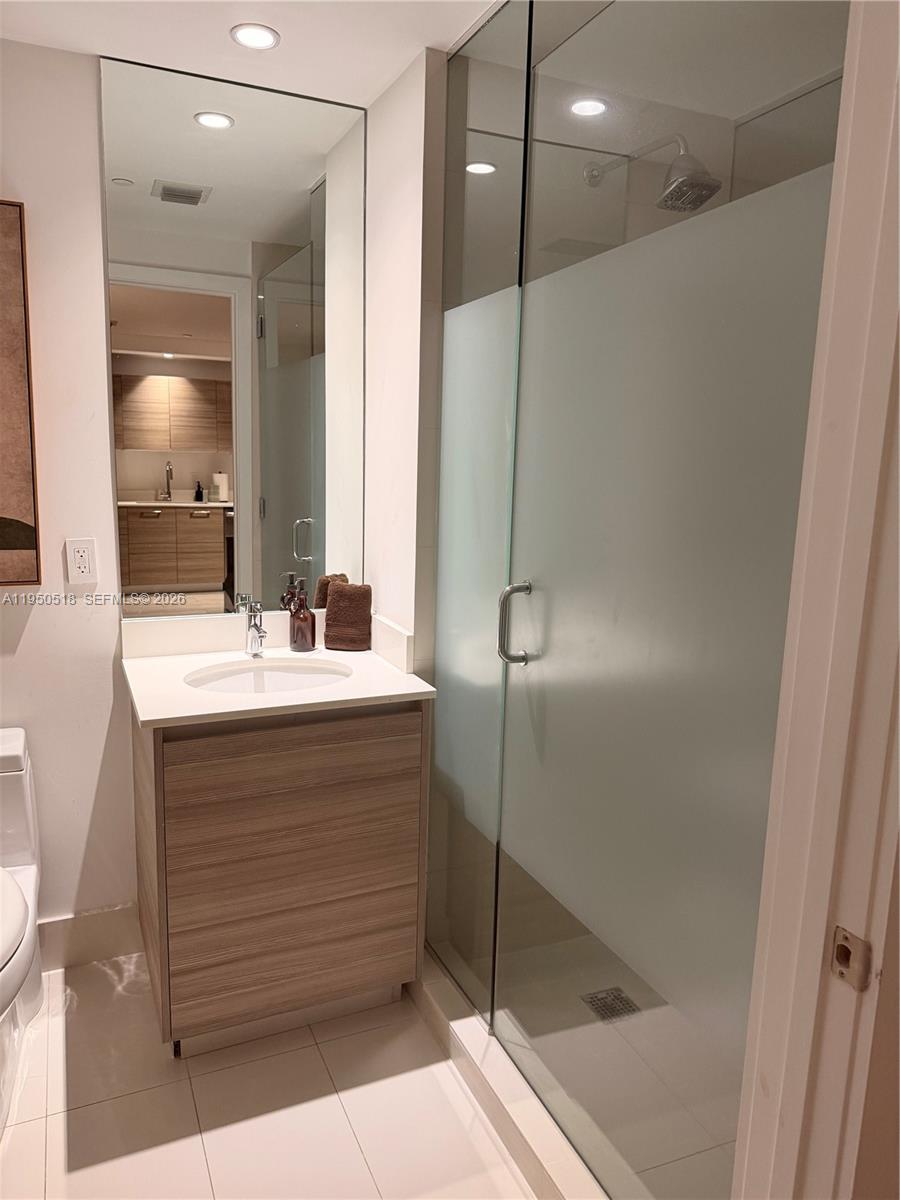 121 Ne 34th Street 2806a Property Photo 14