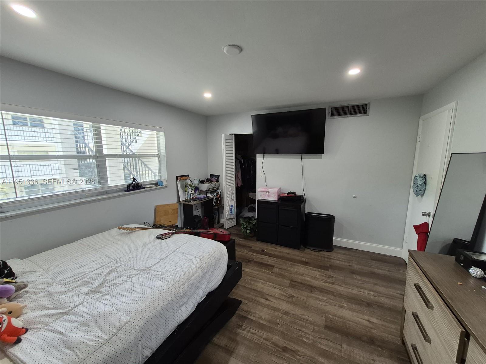 A11951336 Property Photo 5