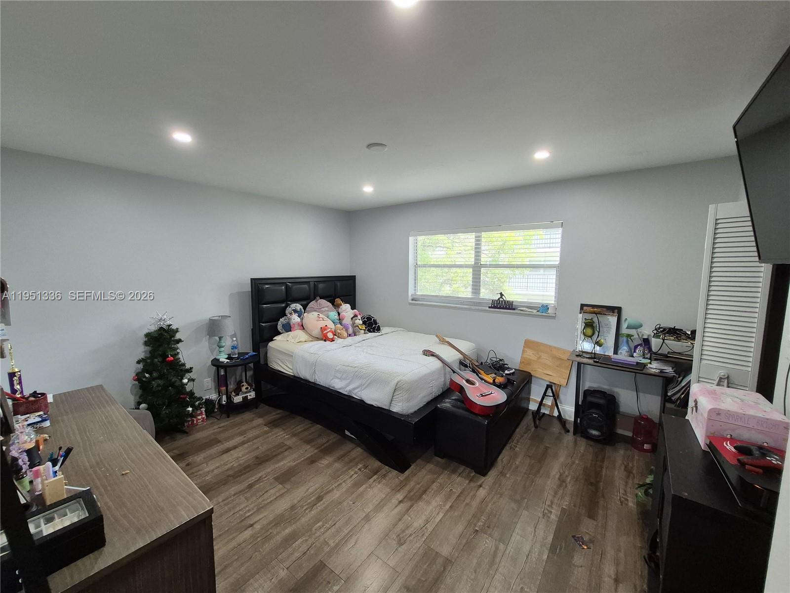 A11951336 Property Photo 6