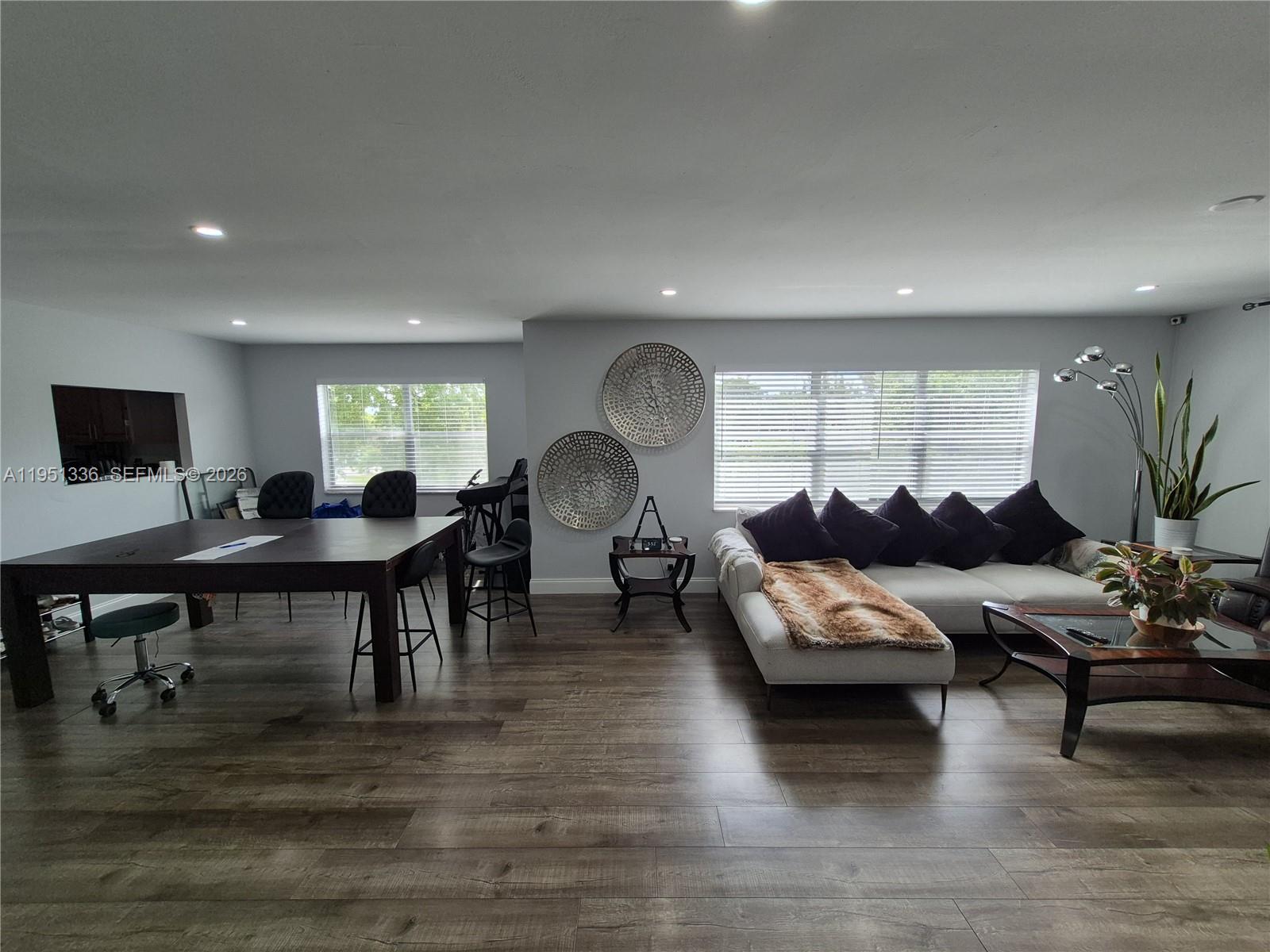 A11951336 Property Photo 8
