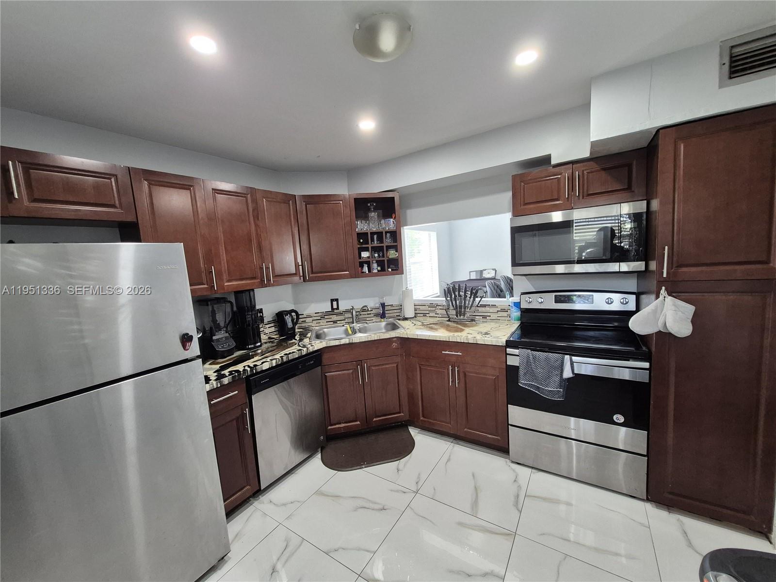 A11951336 Property Photo 11