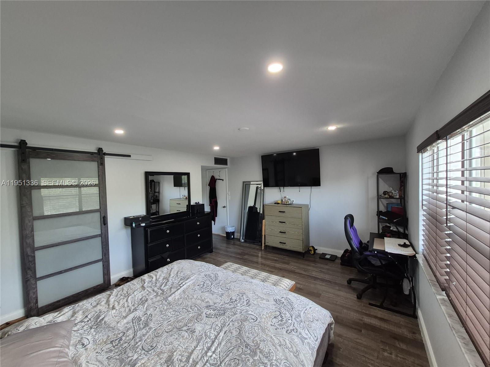 A11951336 Property Photo 12