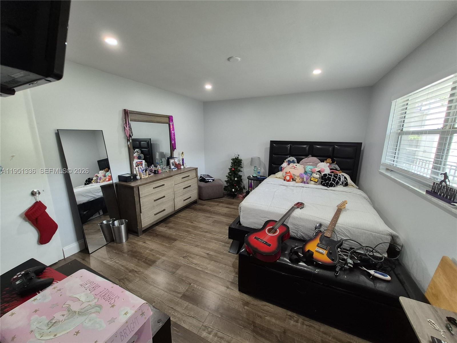 A11951336 Property Photo 13