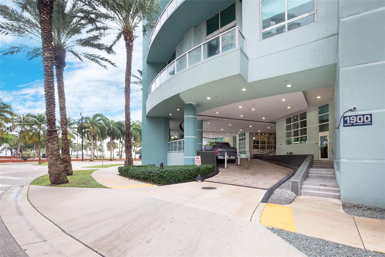 1900 N Bayshore Drive Property Photo 6