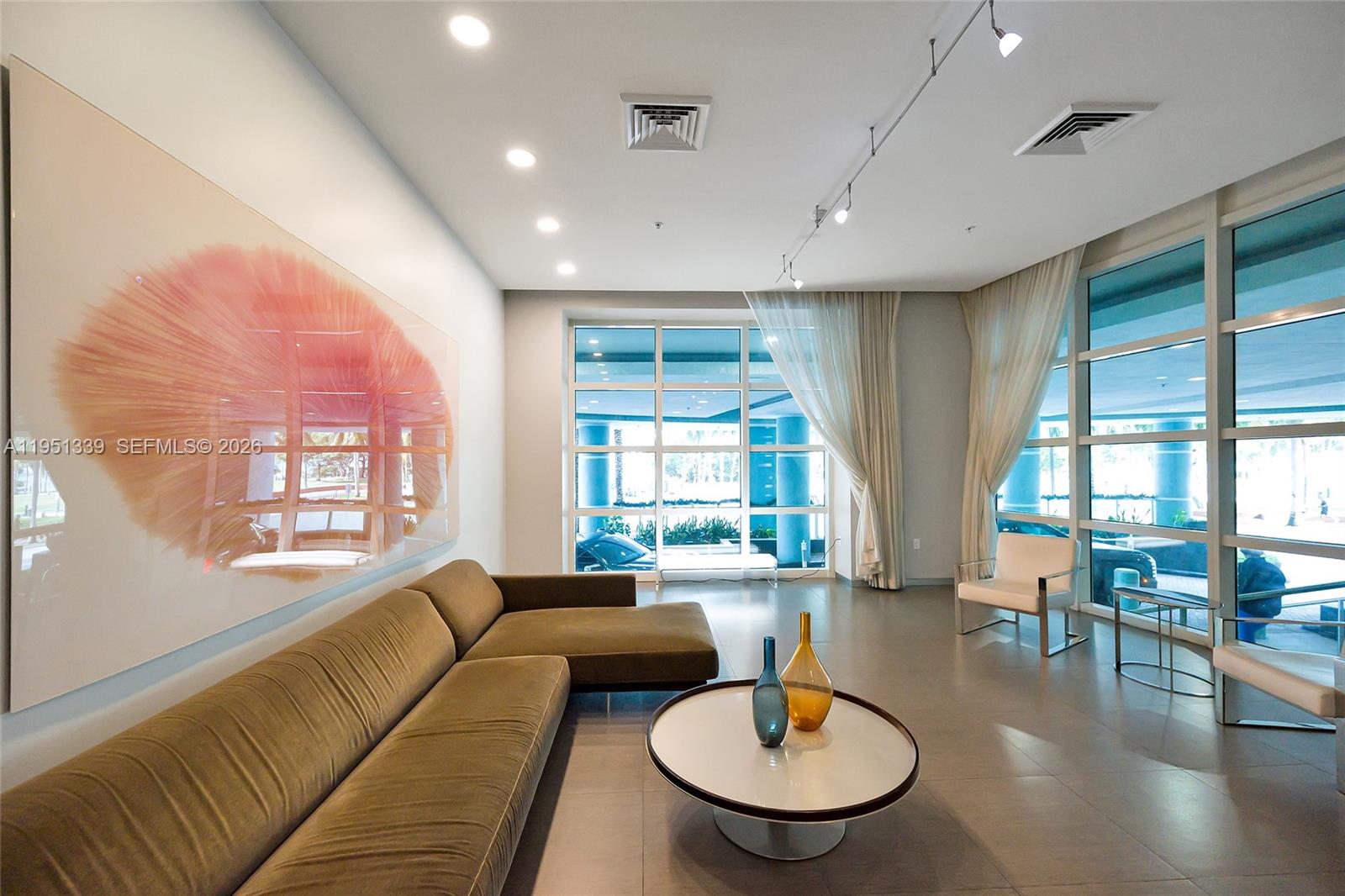 1900 N Bayshore Drive Property Photo 12