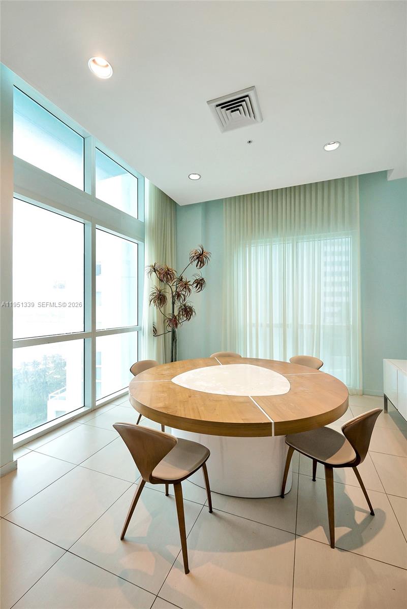 1900 N Bayshore Drive Property Photo 24