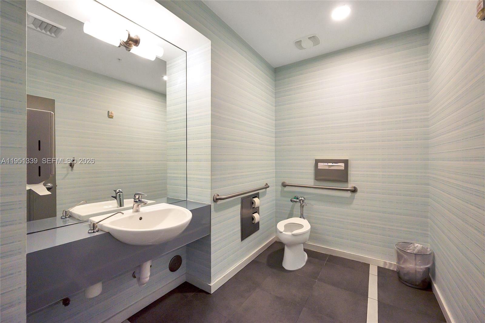 1900 N Bayshore Drive Property Photo 35